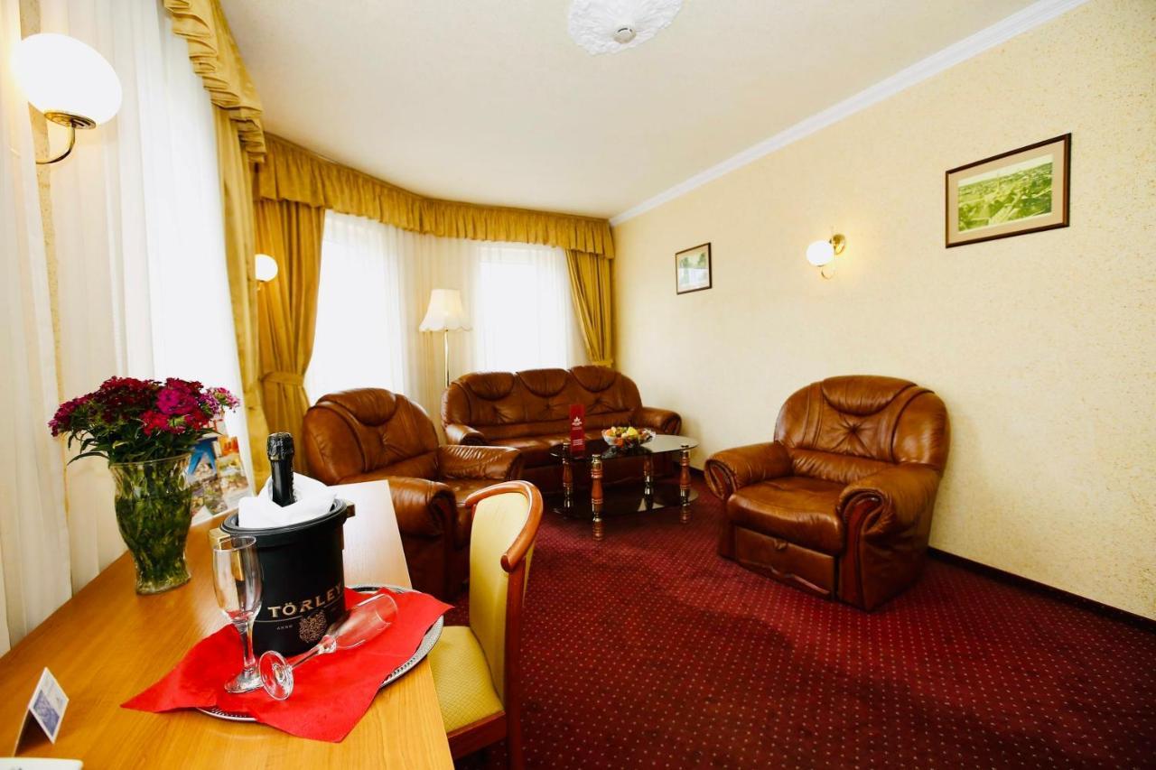 Hotel Korona Wellness, Rendezveny Es Borszalloda Έγκερ Δωμάτιο φωτογραφία