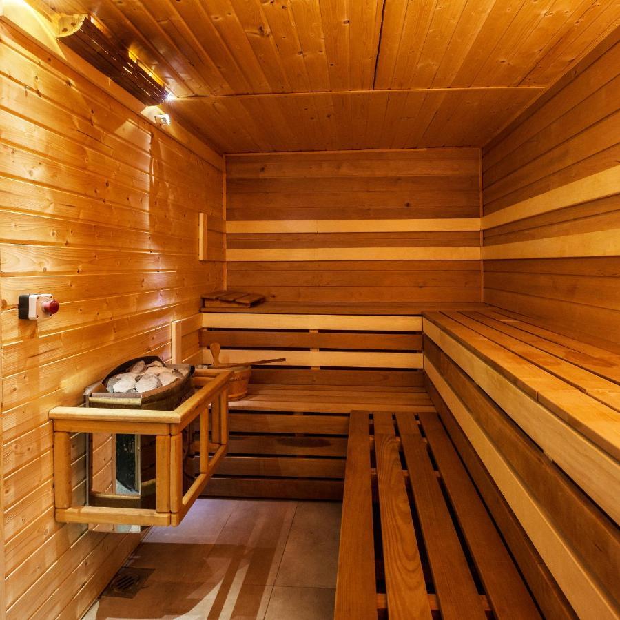 Hotel Korona Wellness, Rendezveny Es Borszalloda Έγκερ Εξωτερικό φωτογραφία