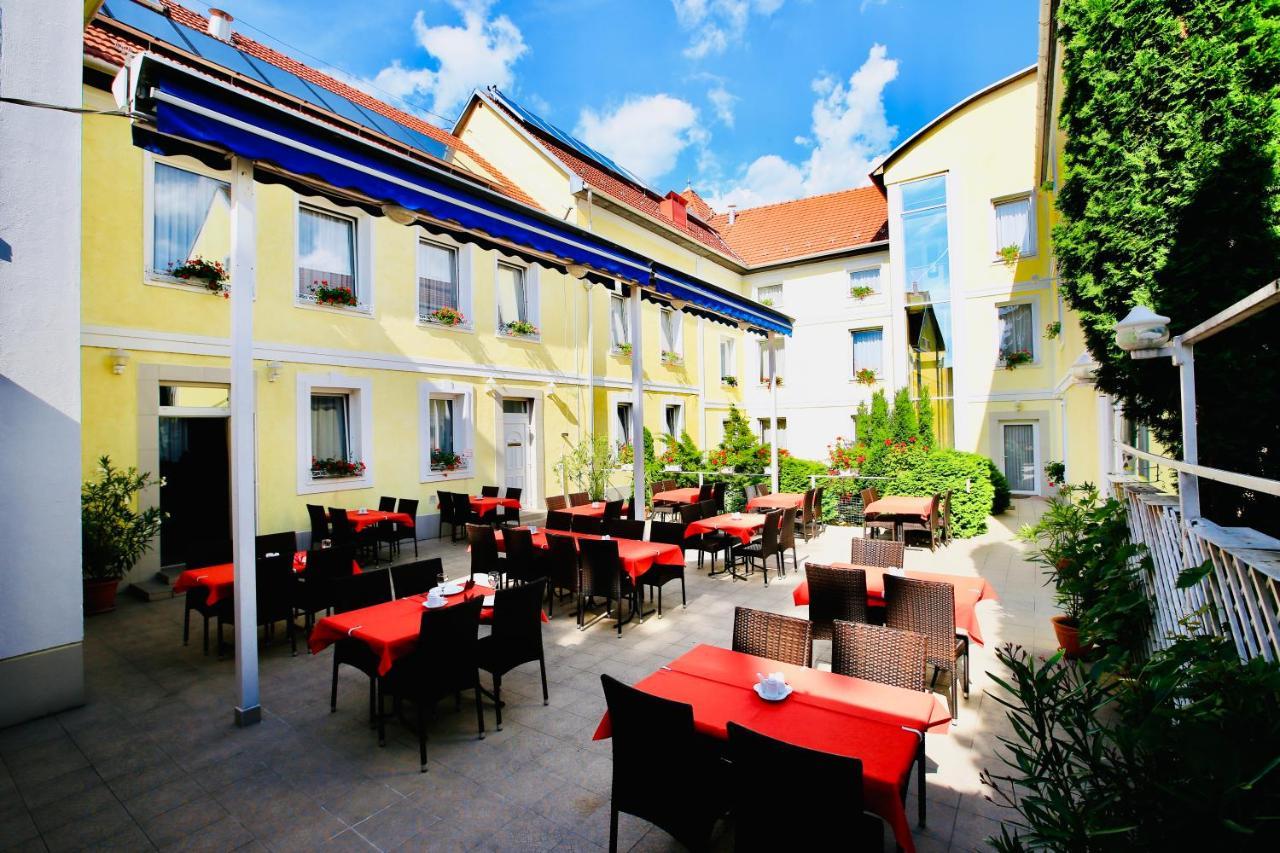 Hotel Korona Wellness, Rendezveny Es Borszalloda Έγκερ Εξωτερικό φωτογραφία