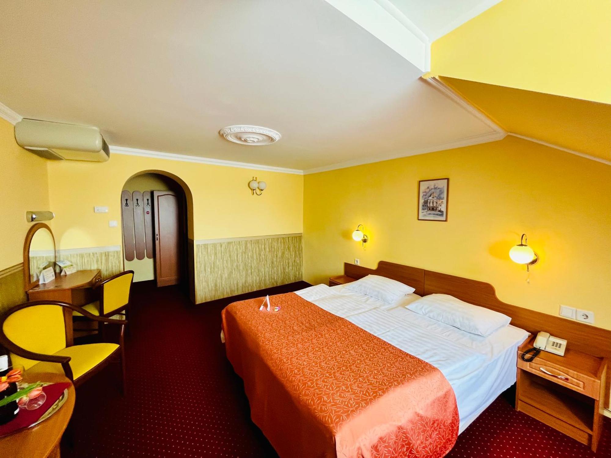 Hotel Korona Wellness, Rendezveny Es Borszalloda Έγκερ Δωμάτιο φωτογραφία
