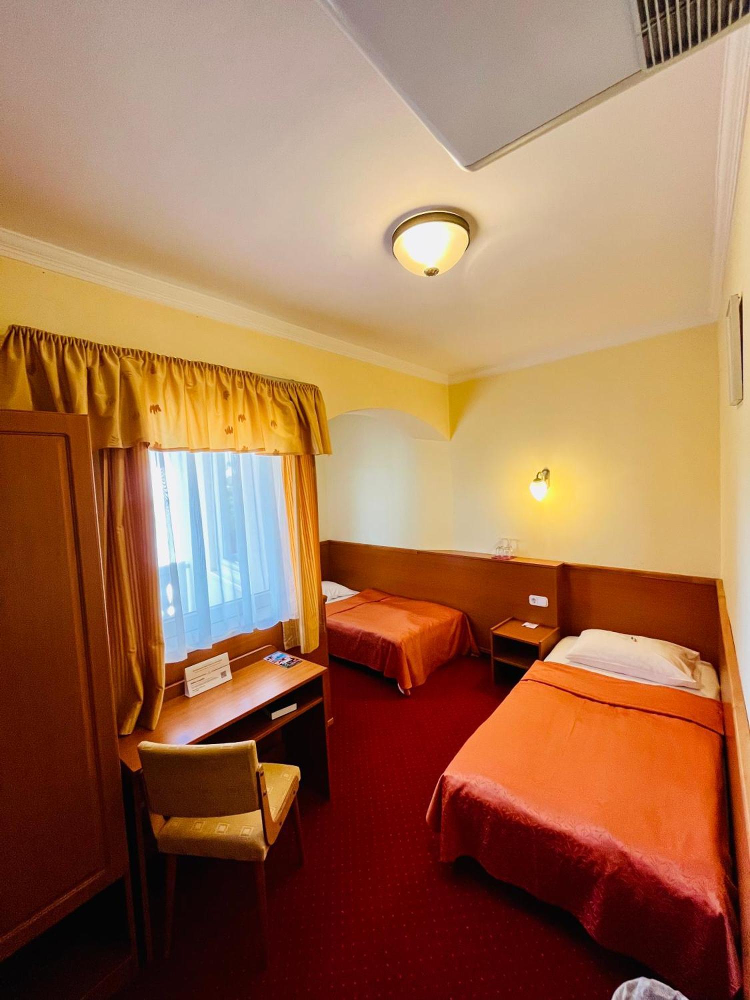 Hotel Korona Wellness, Rendezveny Es Borszalloda Έγκερ Δωμάτιο φωτογραφία