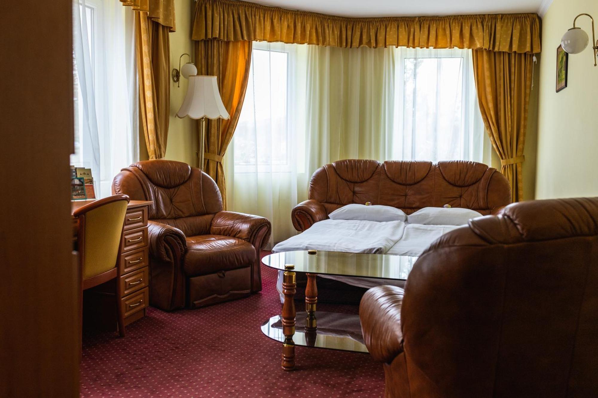 Hotel Korona Wellness, Rendezveny Es Borszalloda Έγκερ Δωμάτιο φωτογραφία