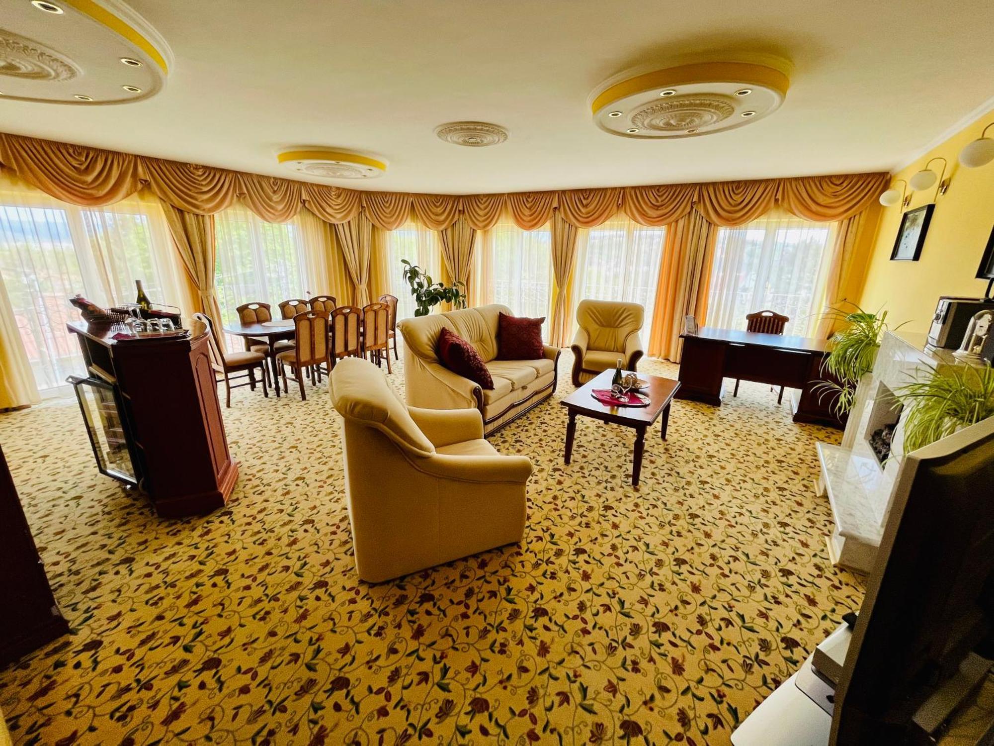 Hotel Korona Wellness, Rendezveny Es Borszalloda Έγκερ Δωμάτιο φωτογραφία