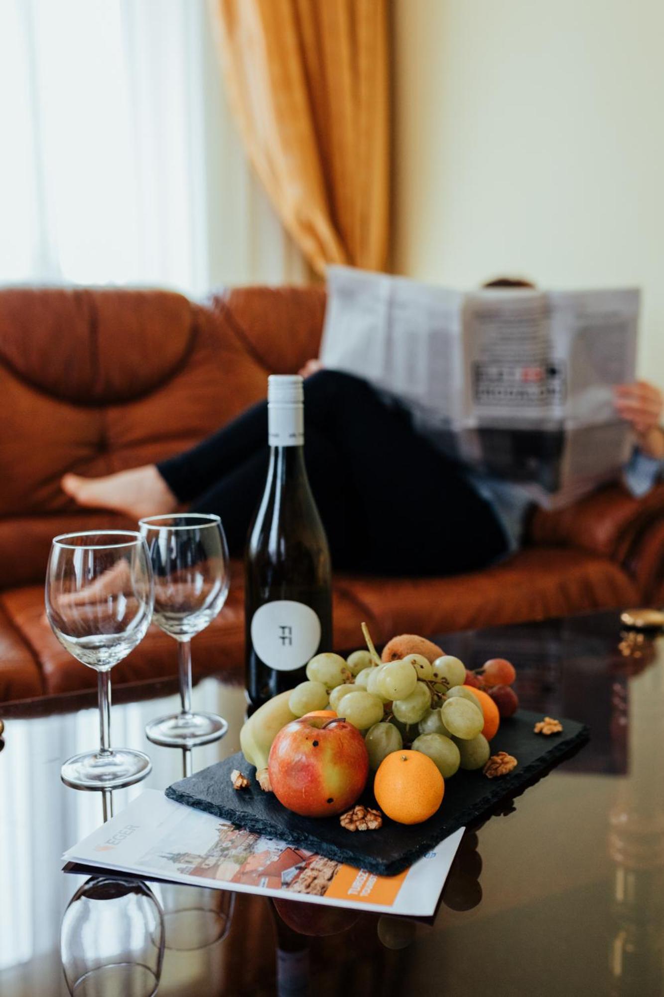 Hotel Korona Wellness, Rendezveny Es Borszalloda Έγκερ Εξωτερικό φωτογραφία