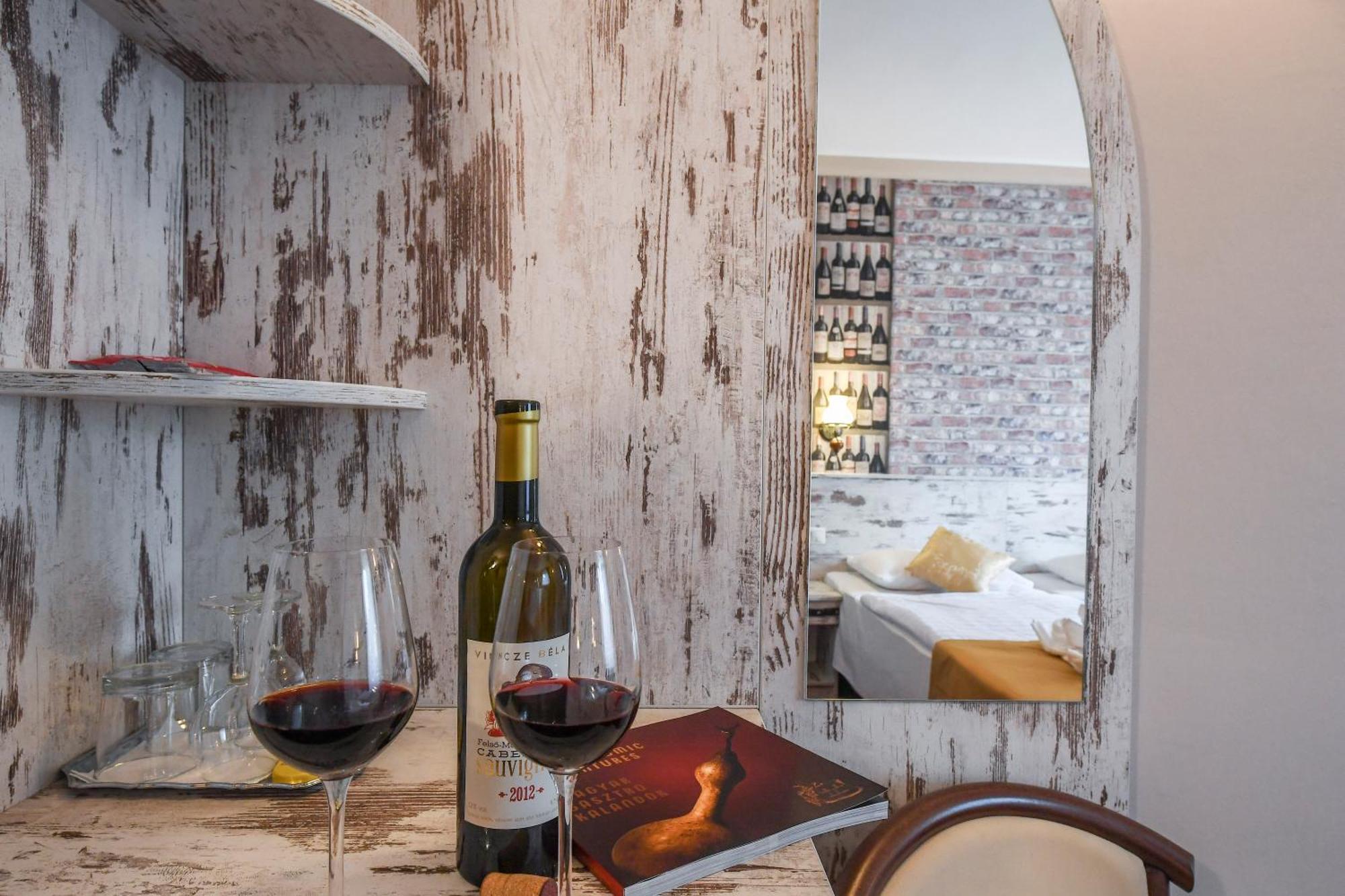 Hotel Korona Wellness, Rendezveny Es Borszalloda Έγκερ Εξωτερικό φωτογραφία
