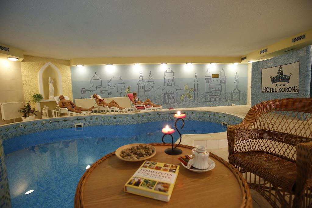 Hotel Korona Wellness, Rendezveny Es Borszalloda Έγκερ Εξωτερικό φωτογραφία