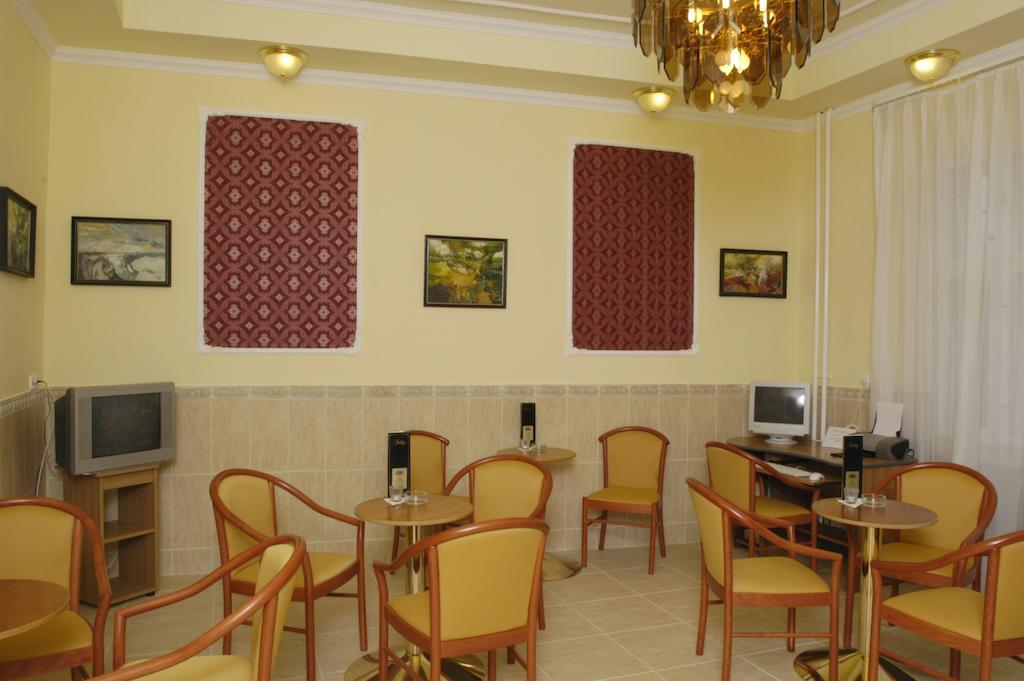 Hotel Korona Wellness, Rendezveny Es Borszalloda Έγκερ Εστιατόριο φωτογραφία